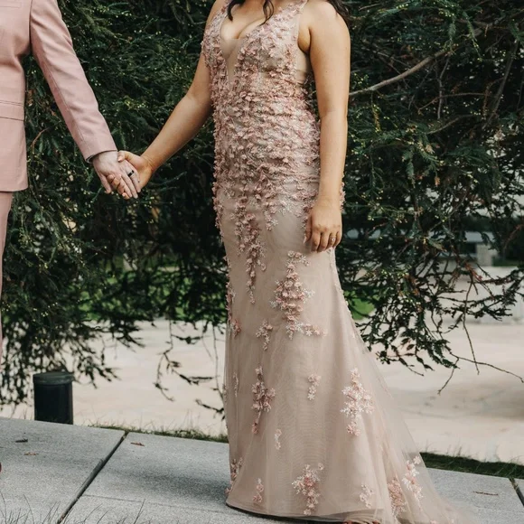 Pink Floral Wedding Gown from René the Label (Size 10) - Picture 11 of 15